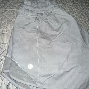lululemon hottie hot shorts
